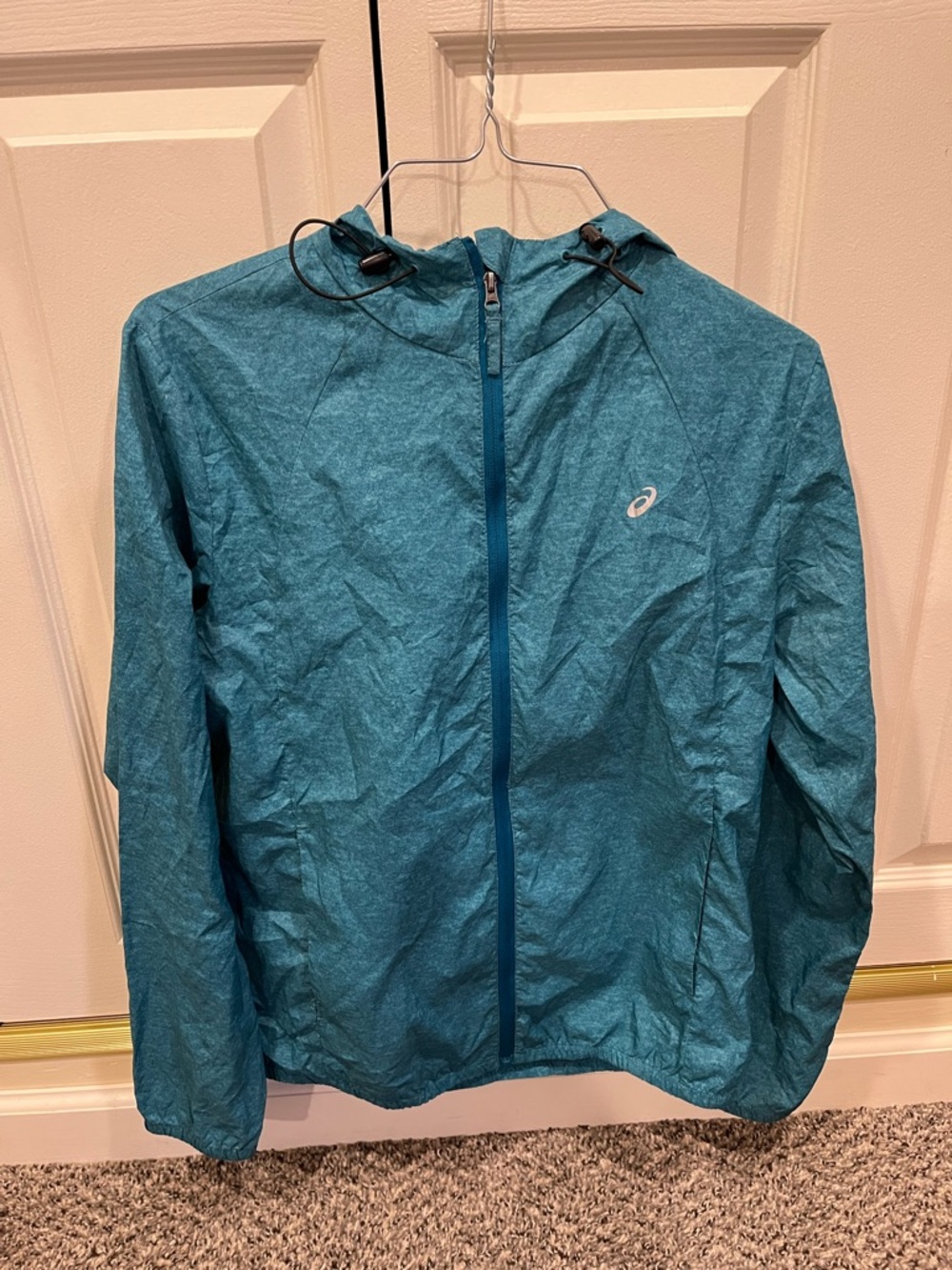 ASICS Lightweight Hooded Windbreaker